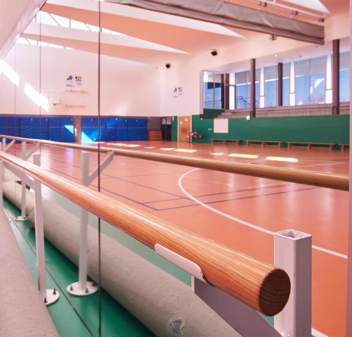 Gymnase multi-usage basket hand